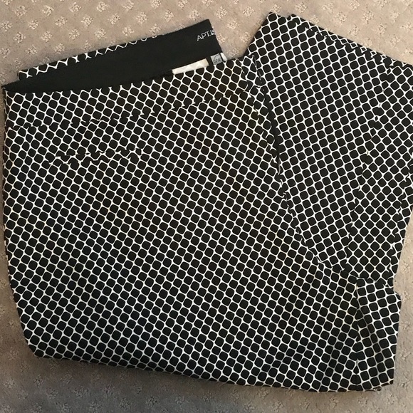 APT 9 Black and White Designed Capri Pants - Picture 2 of 4